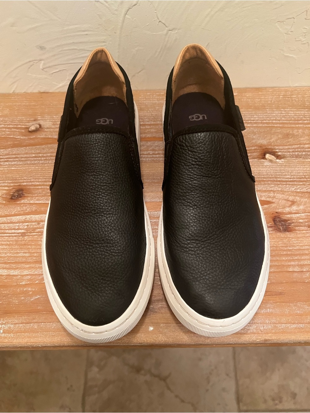 UGG Alameda Women’s Black Leather Slip-On Sneakers with White Sole Size 8 - Picture 1 of 8